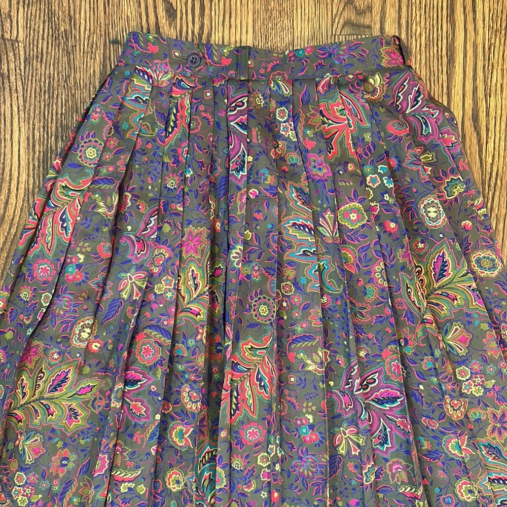 Floral Patterned Women's Skirt - Picture 2 of 8